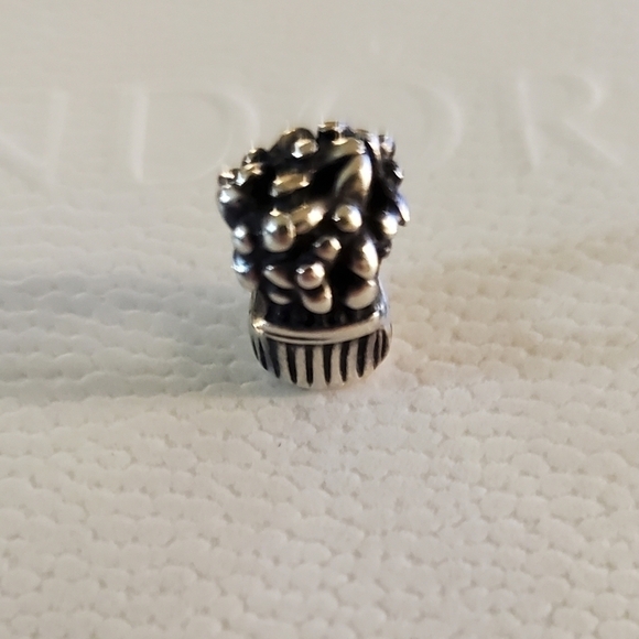 Pandora Bouquet of Flowers Charm with 14k Gold love tag - Picture 9 of 11